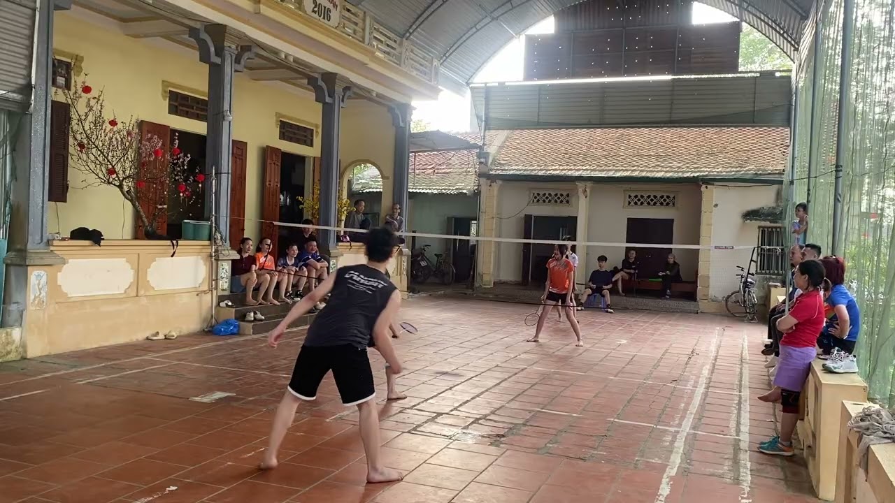 Cả gia đình yêu thể thao mùng 4 tết 2026