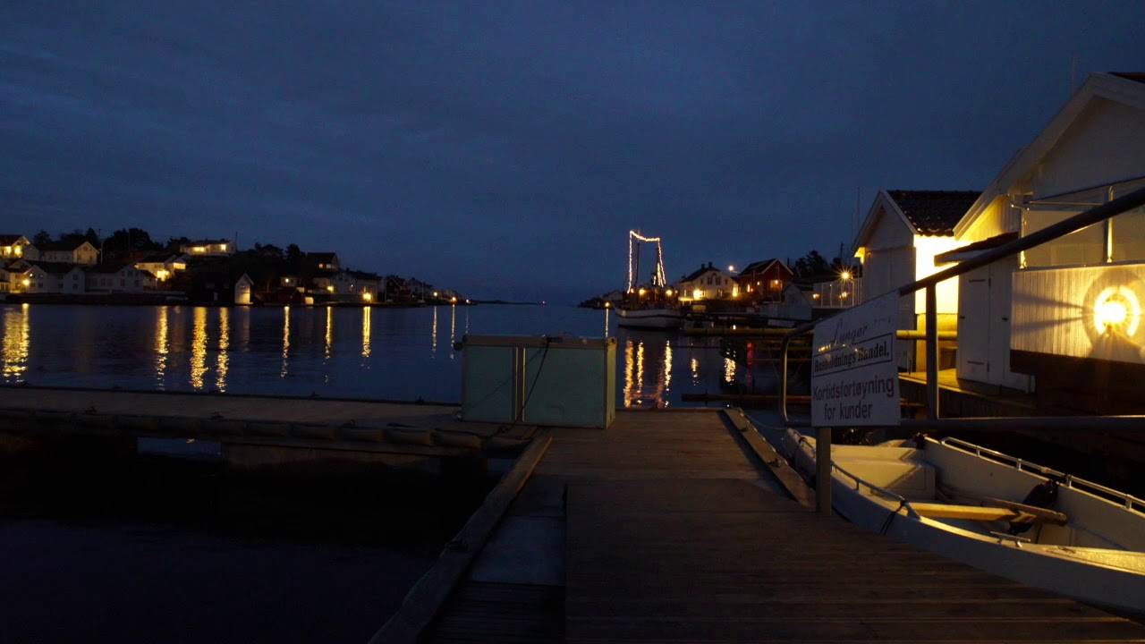 Jul i Lyng&oslash;r - en vandring gjennom 