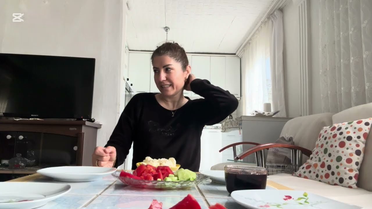 HAFTA SONU KÖYE GİTTİK ANNEMLERE SÜRPRİZ YAPTIK 😍TURŞU KURDUK NELER ALDIM🥳