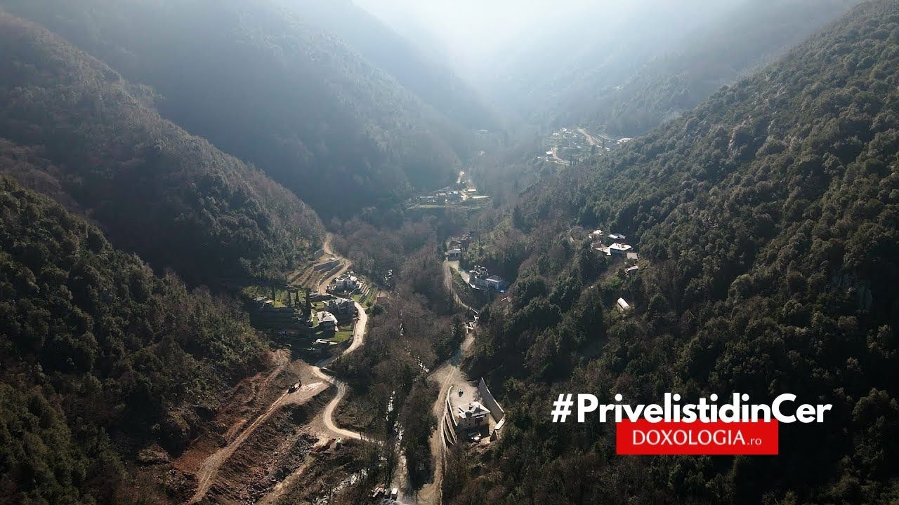 În zbor peste Schitul Lacu din Muntele Athos: imagini aeriene din Grădina Maicii Domnului
