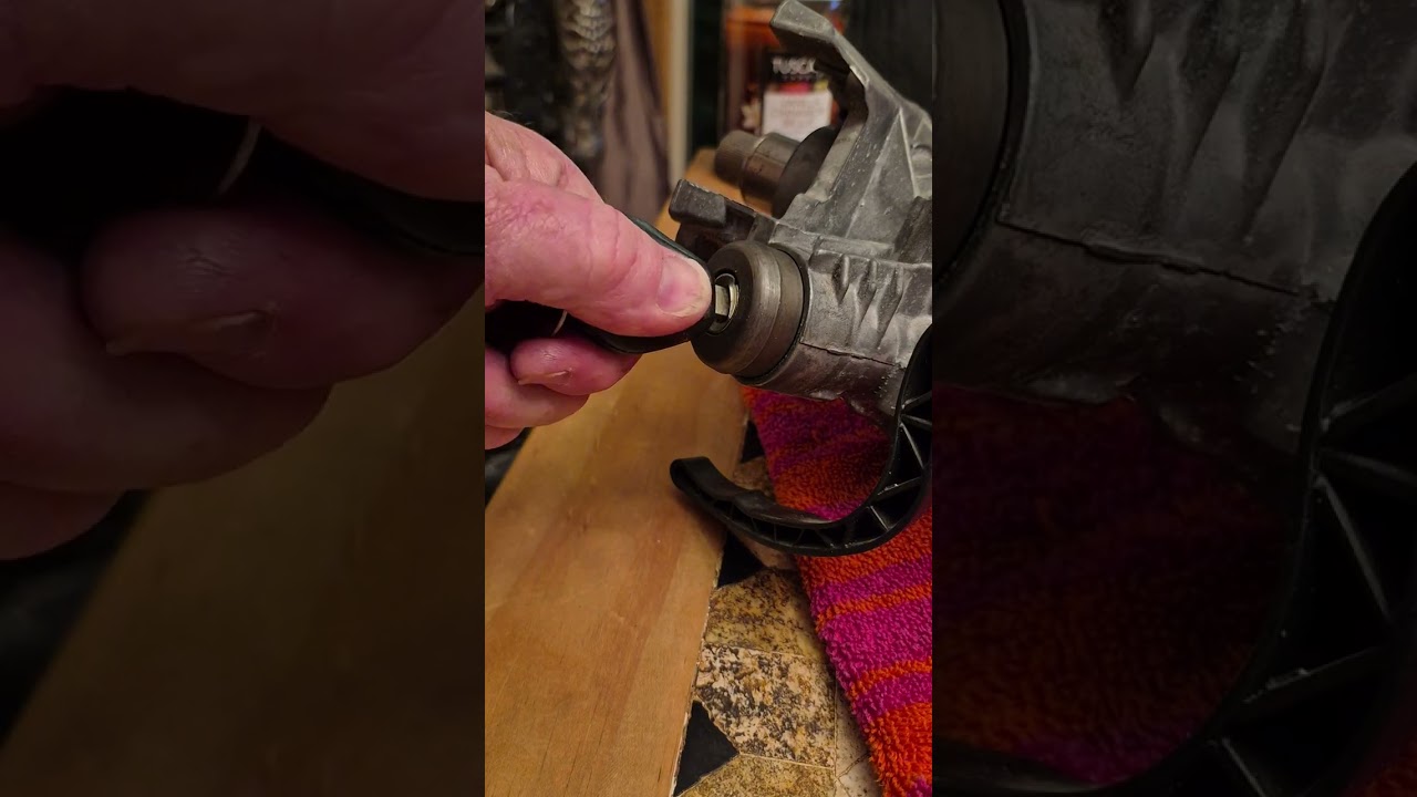 BMW E85 Z4 key cylinder removal from column