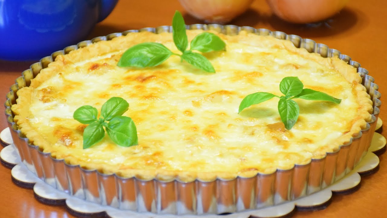 Французский пирог с луком и сыром