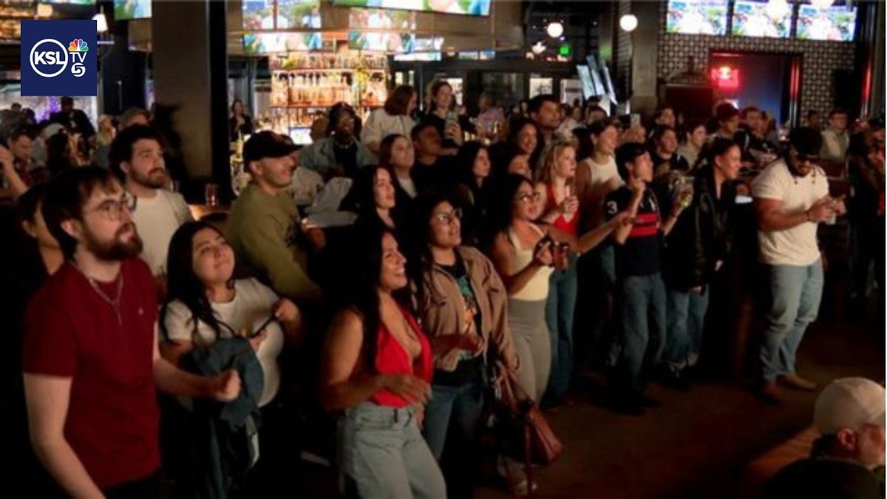 На вечеринке по случаю просмотра Супербоула LX в центре города участники назвали шоу в перерыве м...