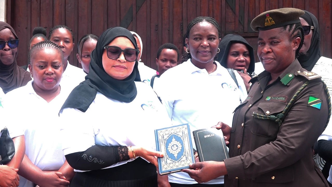 MSAHAFU,BIBILIA VYATOLEWA GEREZANI SEGEREA CHUO CHA UTUMISHI WA UMMA WAFANYA TUKIO HILI LA KUIGWA
