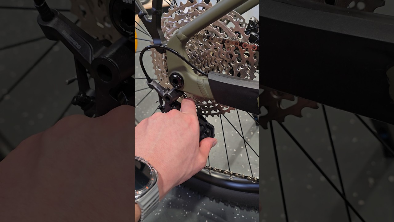 SHIMANO DEORE XT - How to turn ON your clutch🤔#shimano #howto #clutch #mtb #new #shorts #cube #ebike