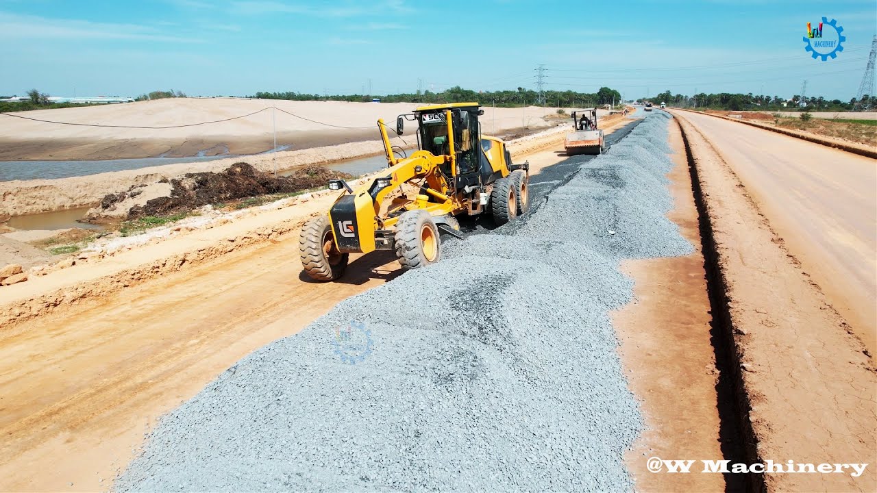 Powerful Action Liugong Grader Team Mixing Gravel Installing Foundation Roads Operation