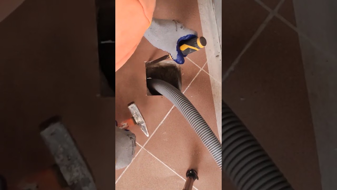 Გარე ტრაპის მონტაჟის პროცესი The process of installing a drain trap Процесс установки сифона