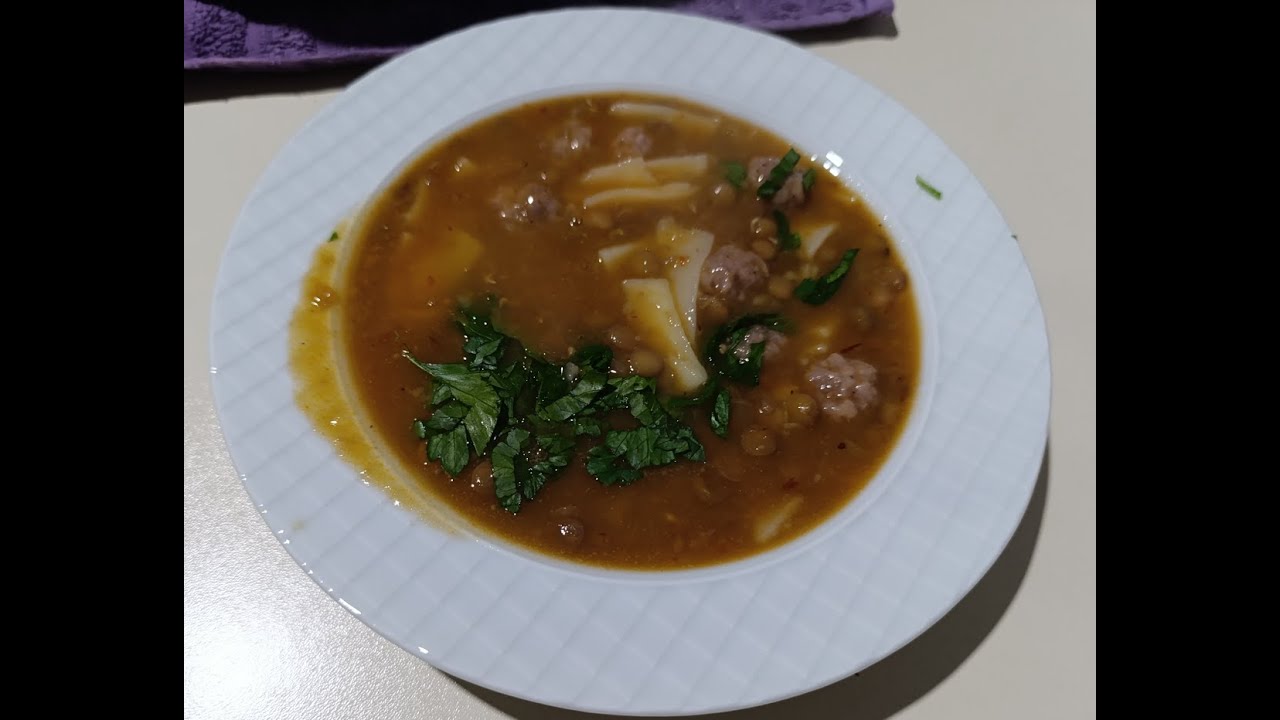 Erişteli Köfteli Yeşil Mercimek Çorbası