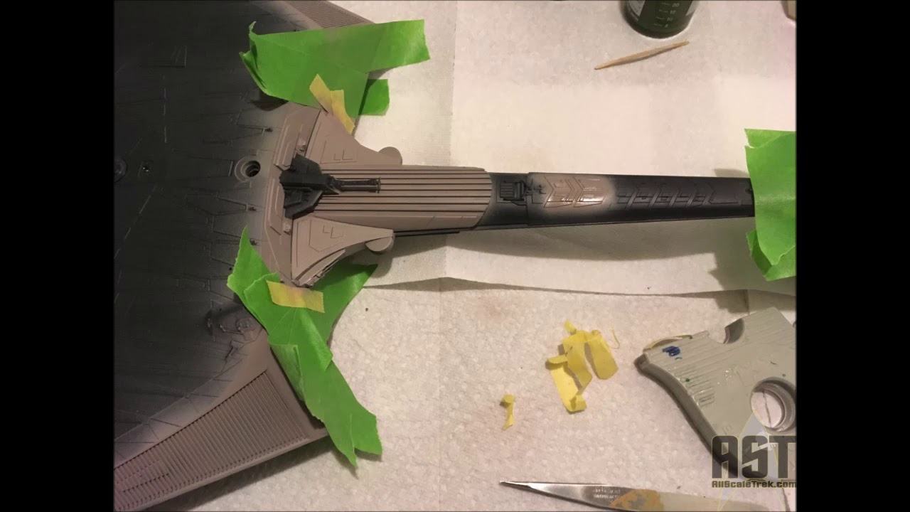 Overview of the 1/350 Klingon K'T'inga model kit by polar lights