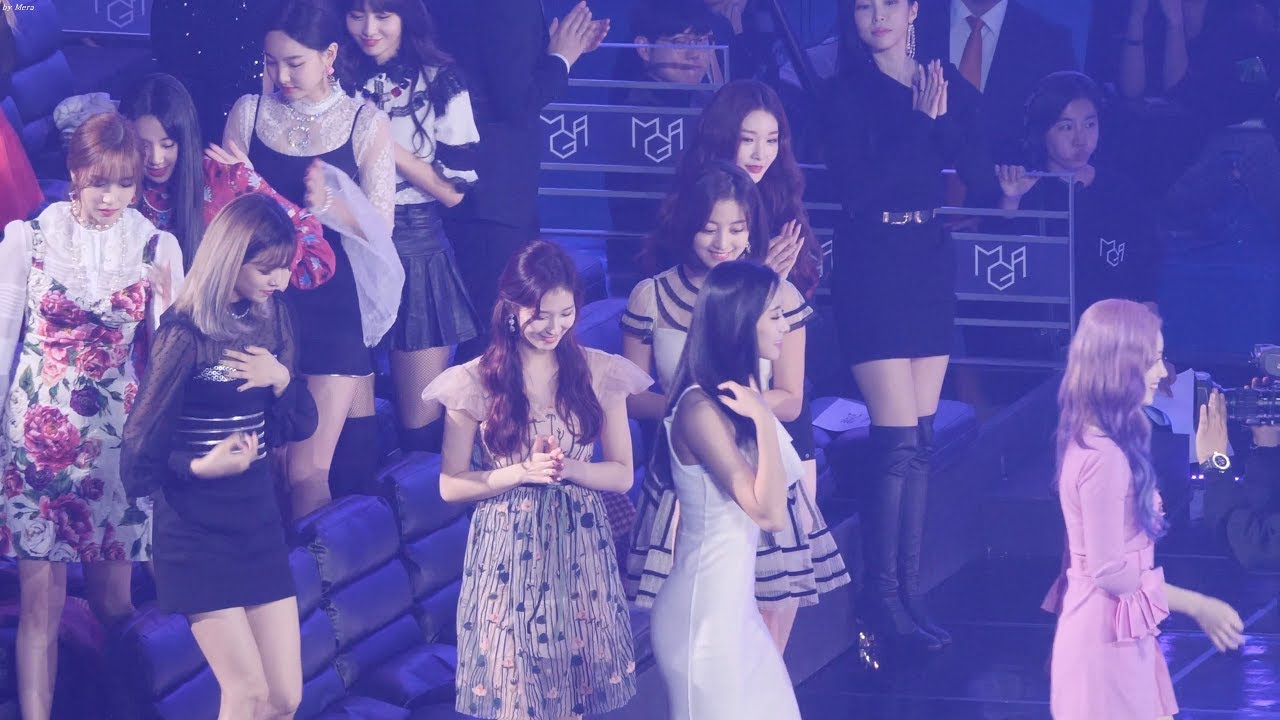181106 트와이스 (TWICE) 여자그룹상 수상소감 [4K] 직캠 (지니뮤직어워즈 MGA) by Mera