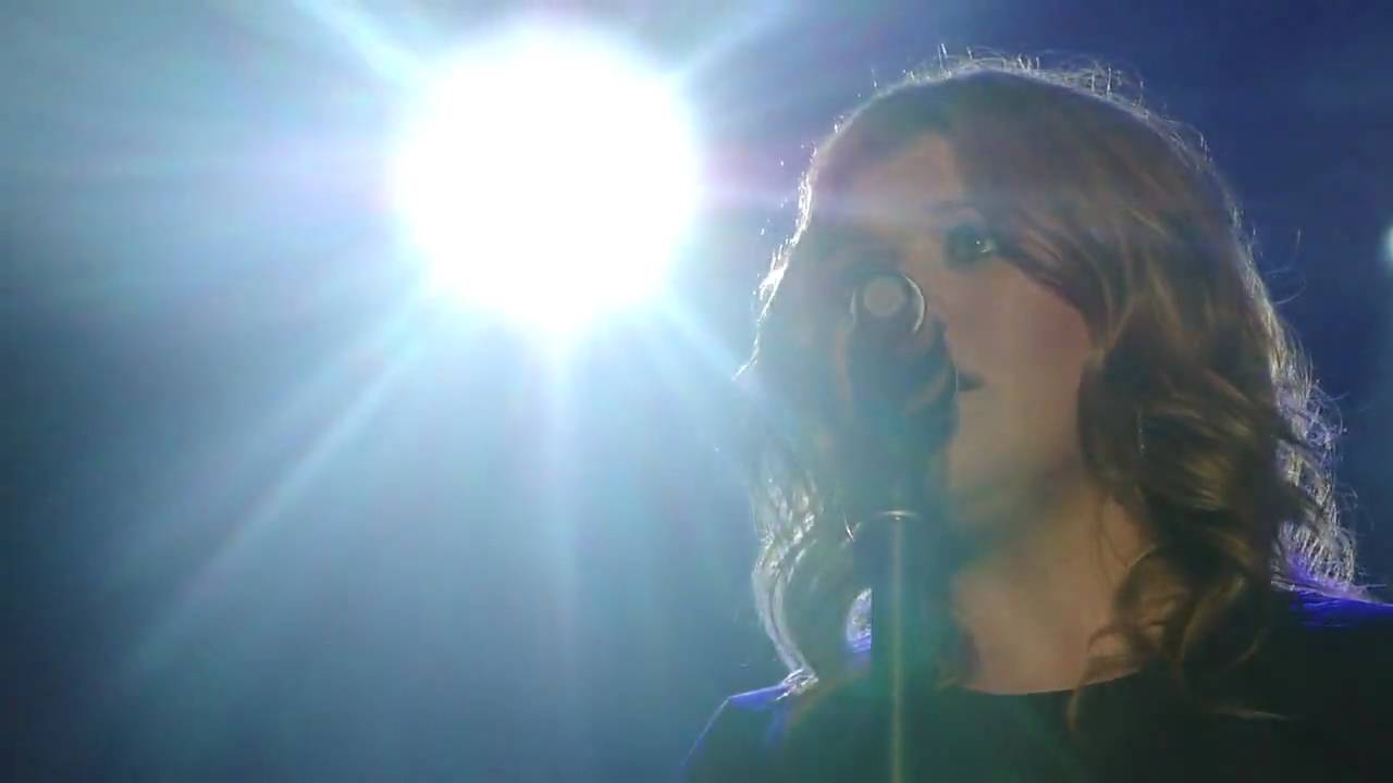 Kelly Clarkson - Medley - Perth - 22nd April 2010