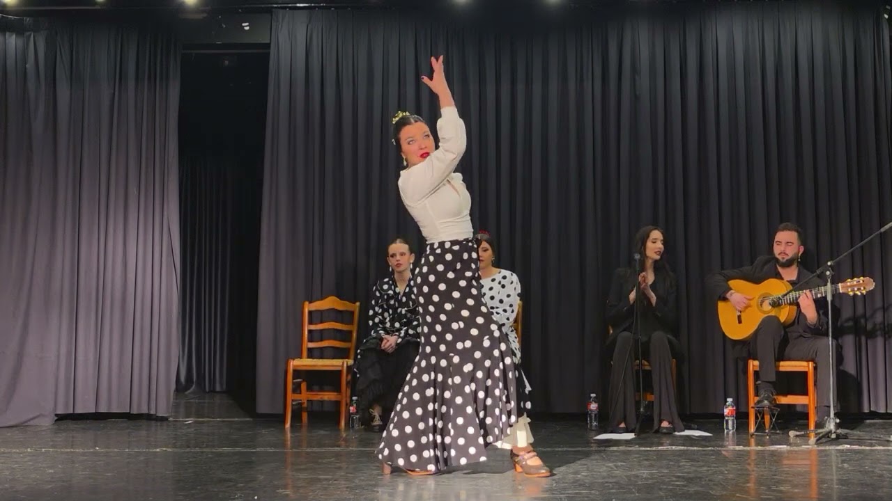 Tablao Flamenco de la AMEC 2025 /Berta Morales, nuestra profesora, al baile