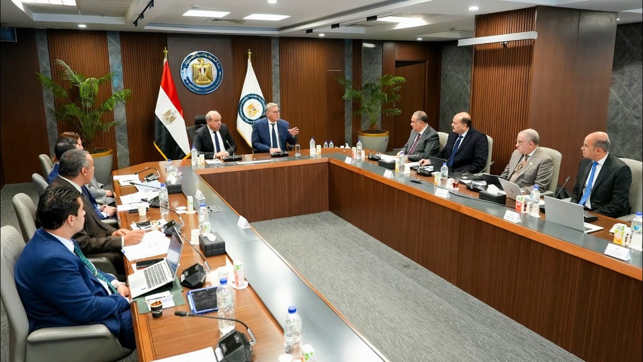 وزيرا البترول والثروة المعدنية ووزير الطيران المدنى خلال المباحثات المشتركة