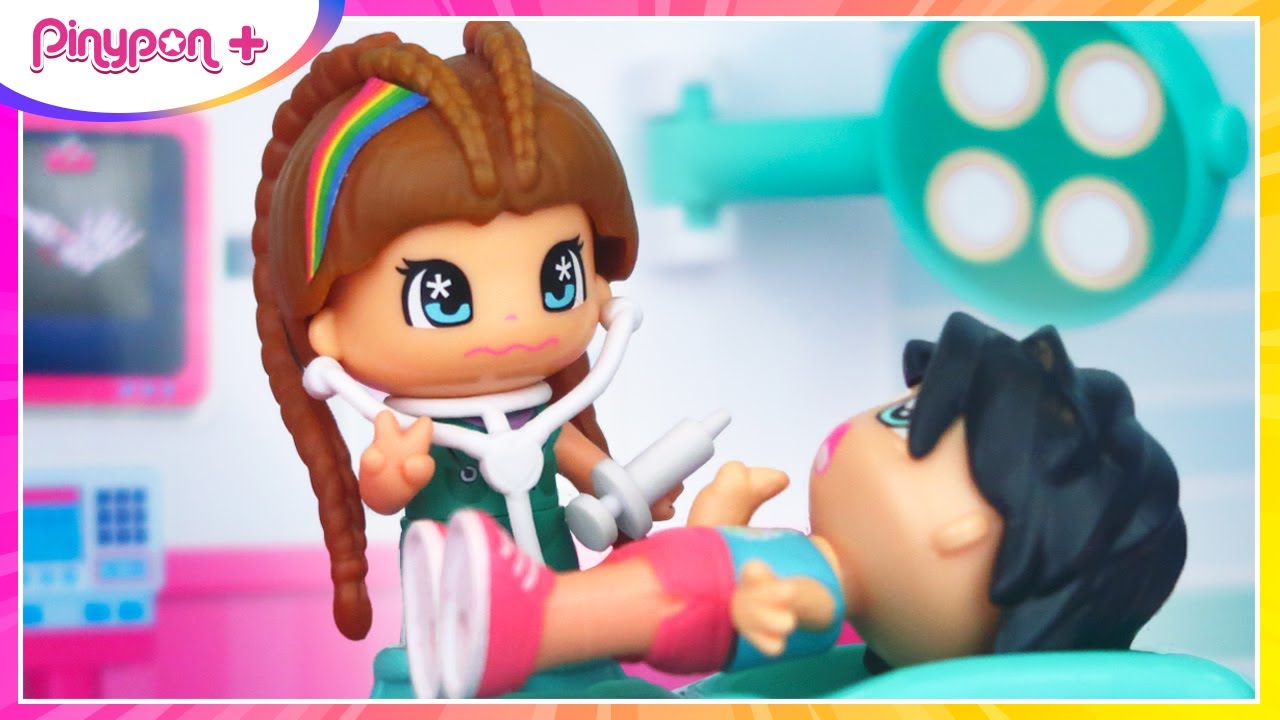 ¡Me convierto en Doctora y opero de Urgencia! 🌈 ¡Pinypon Plus Juguetes!