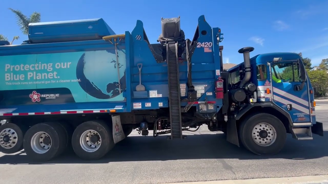 The garbage truck came to pick up the trash 👍