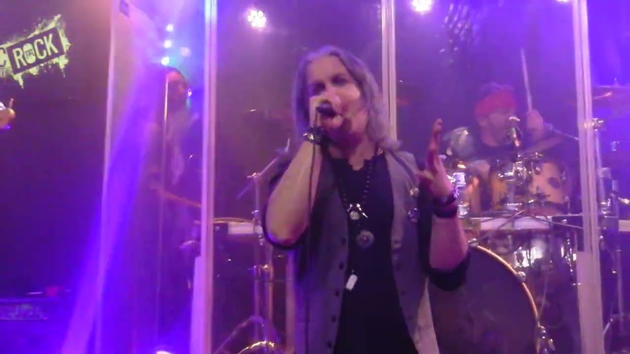 Showtime (Tribute Hard Rock 80) - Don't Believe Her