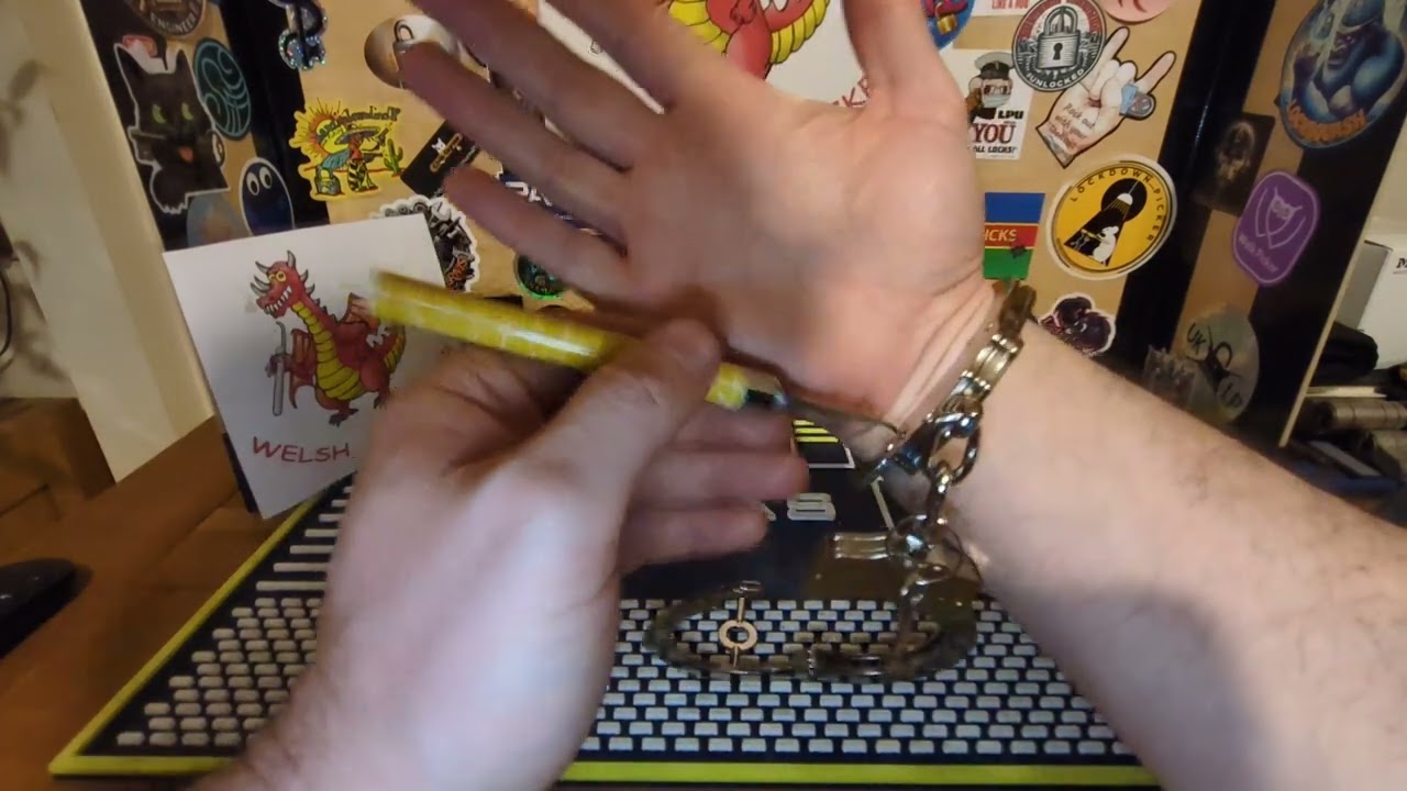 My first Double locking Handcuffs escape. You lot make it look so easy!! @CoxysPicks @SeeStuDo 