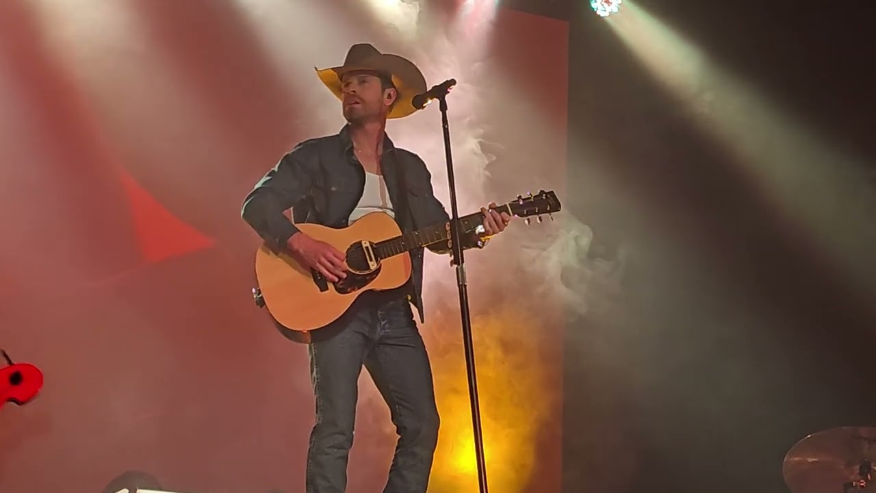 Dustin Lynch - Intro / Killed The Cowboy