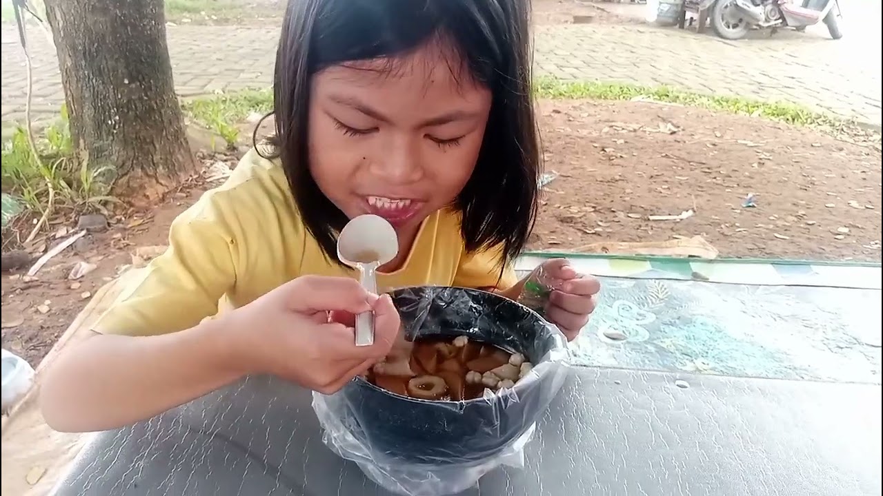 Main di taman harmoni