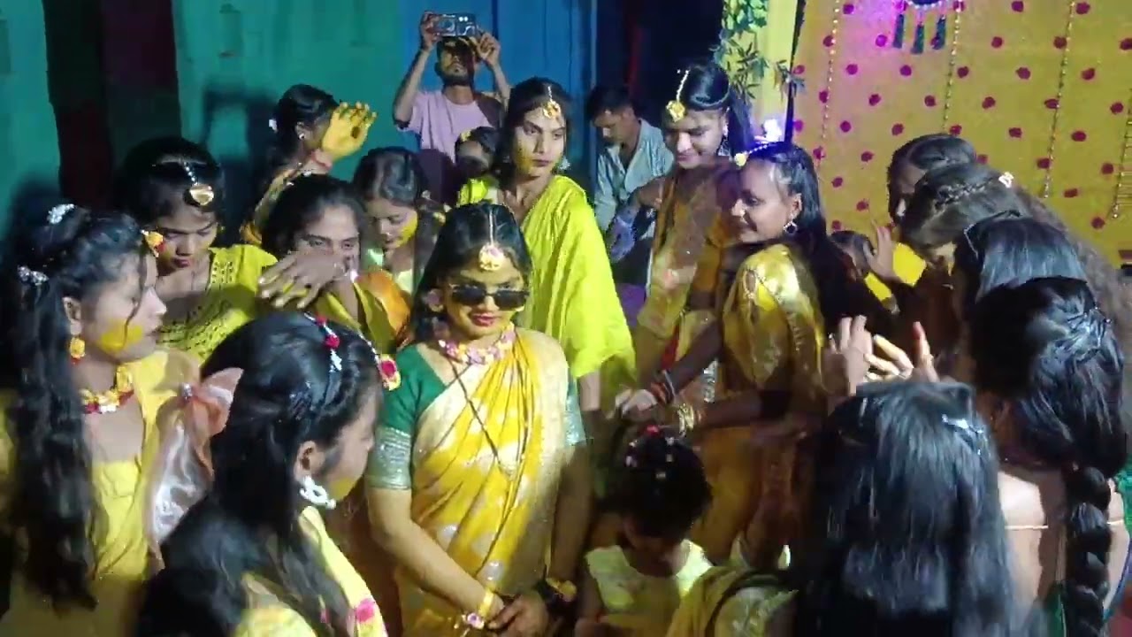 Taro ka chamkta gehna ho jis gar me tumri sadhi ho 🥹🥀🥀❤️
