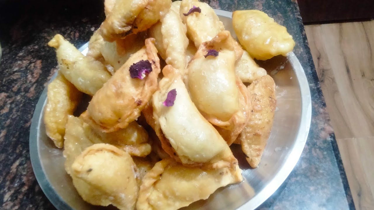 Holi Special Mawa Gujiya Halwai Style