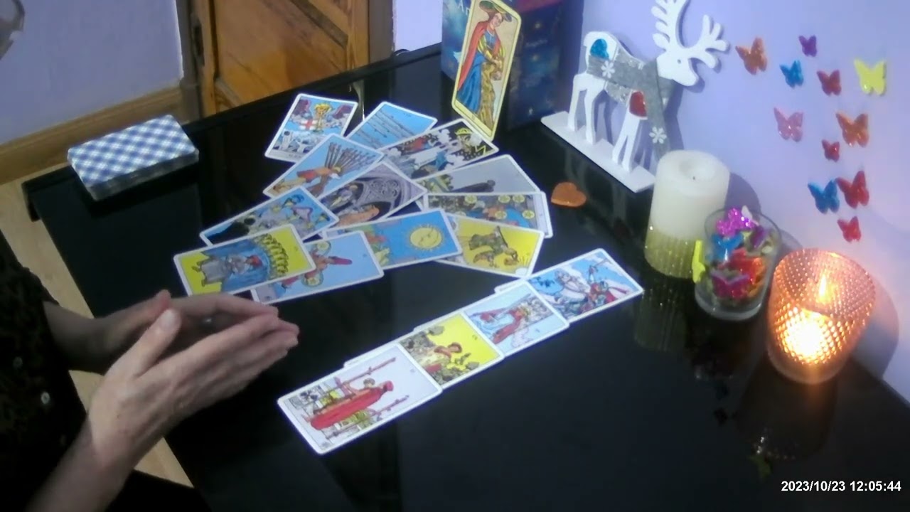 ESTÁ ENOJADO  Ó CELOSO ? POQUÉ ESE ENFADO ?