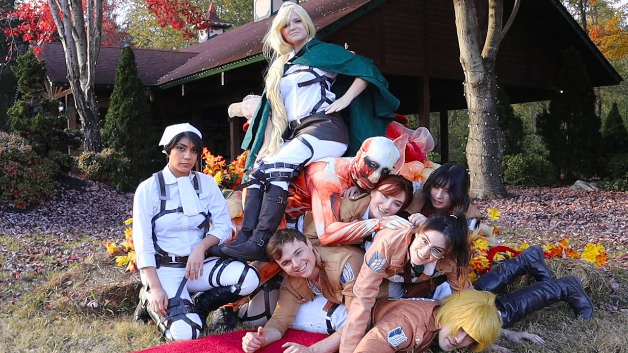 HISTORIA'S SECRET SERVICE || Attack on Titan Cosplay Vlog