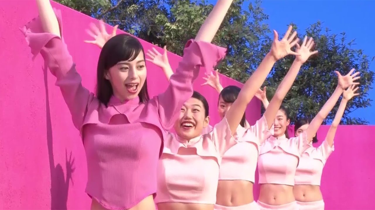中条あやみ、キュートな“腸活体操”でおなかチラリ　「おいしい腸活 流々茶」新テレビCMが公開