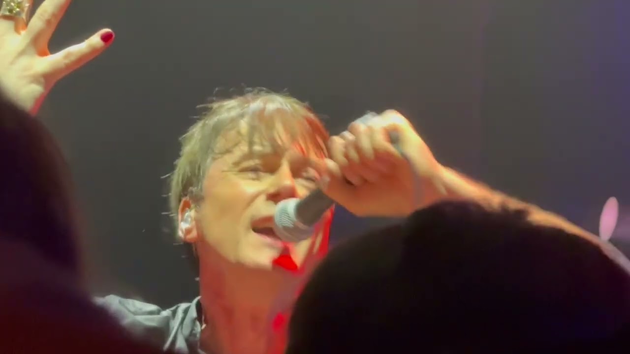 Suede - Saturday Night (Richard cam)(live) - L’Olympia, Paris, 14 March 2026