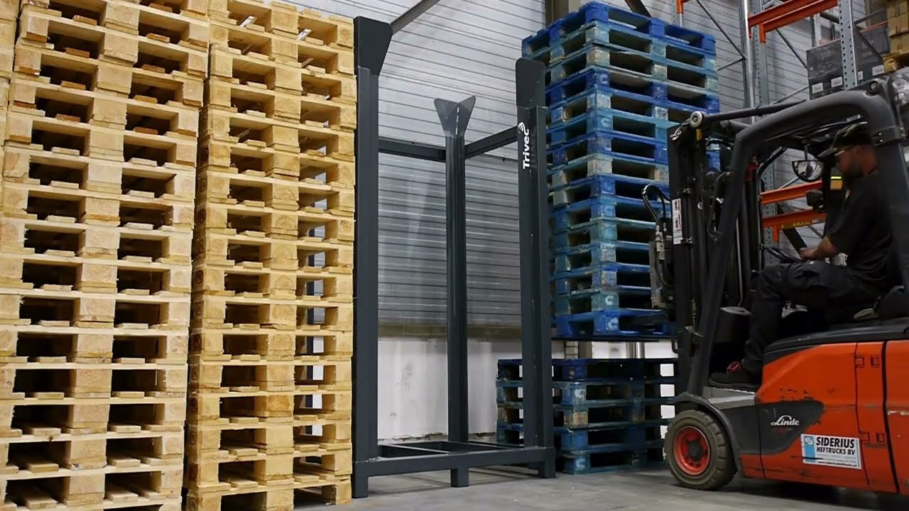 Stacking pallets quickly and safely - Trivec Pallet Aligner