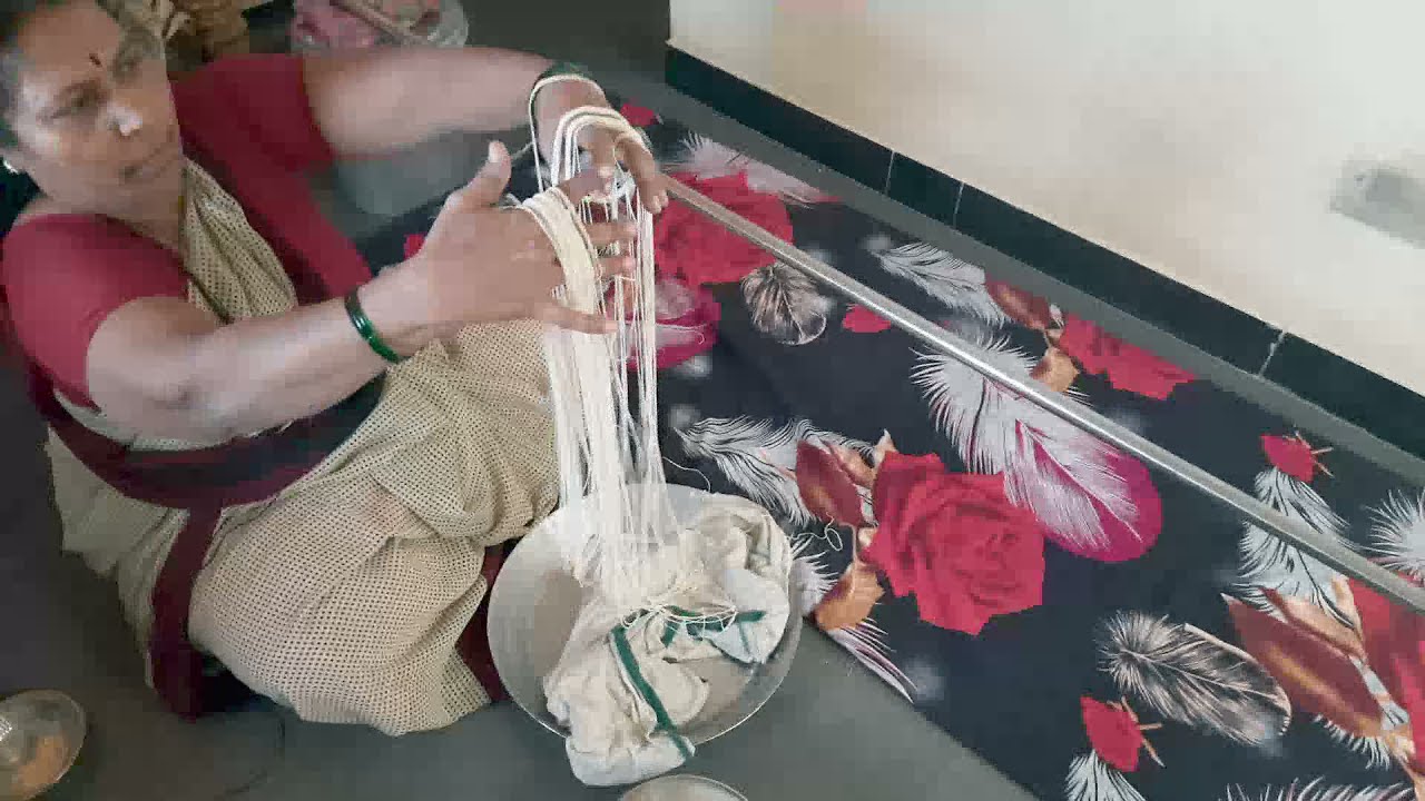 रुचकर स्वादिष्ट हातावरच्या शेवया करण्याची पद्धत (Tasty handmade Noodles in Marathi)