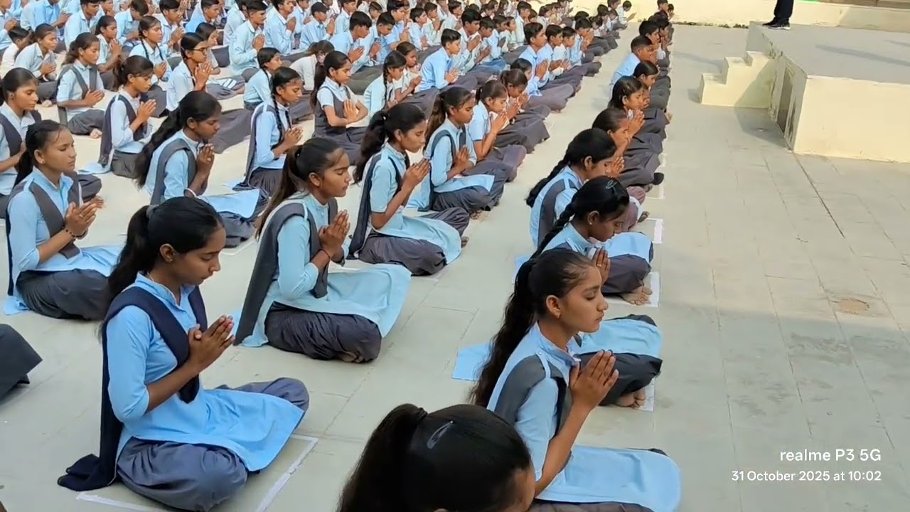 हे शारदे मां, हे शारदे मां, अज्ञानता से हमें तार दे मां 