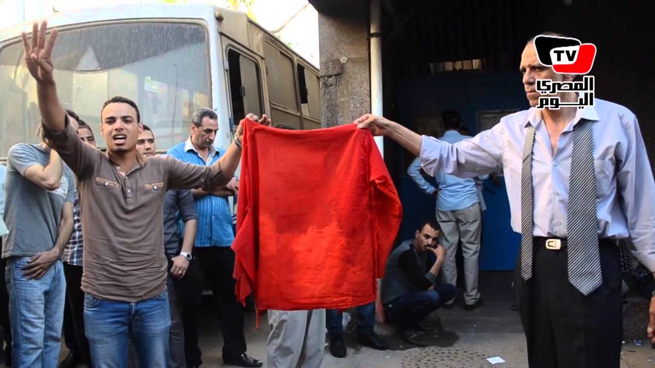 إشارة «رابعة» أثناء استلام جثامين «عرب شركس» من مشرحة زينهم