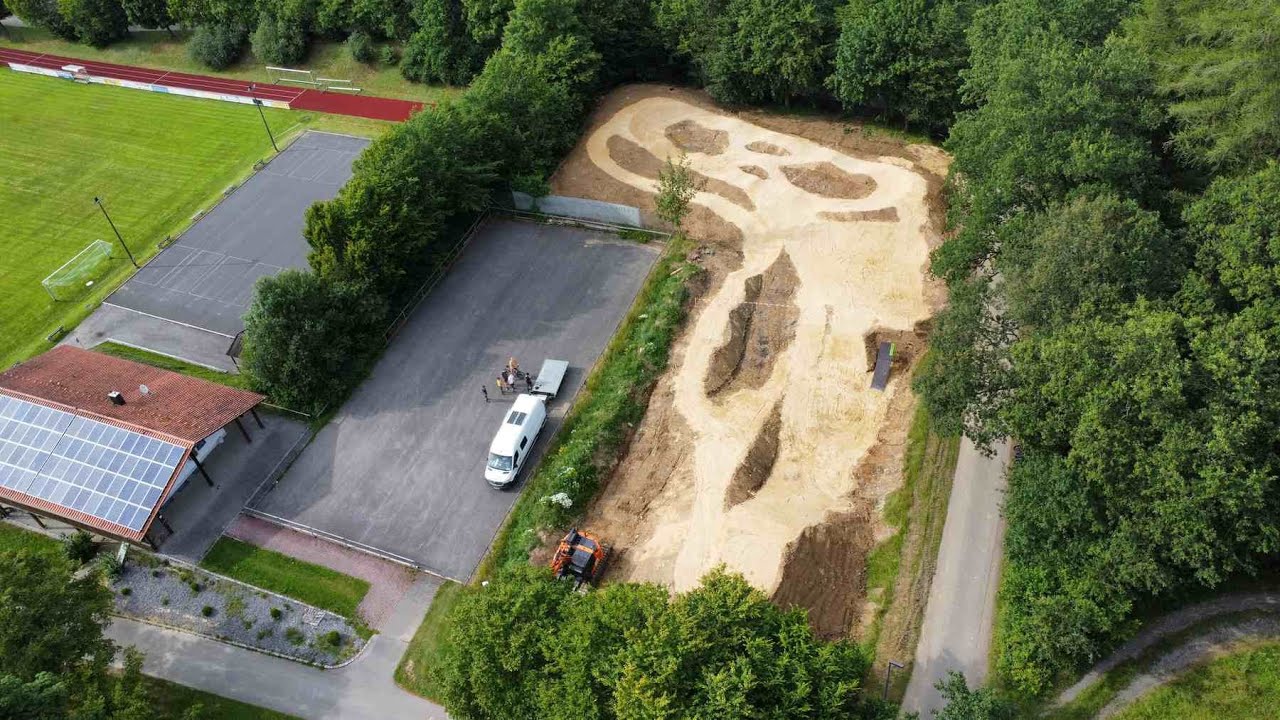 Dirtpark & Pumptrack Rattenberg, Bikepark Bayerischer Wald, Mountainbike Anlage, Tricksprung Kicker