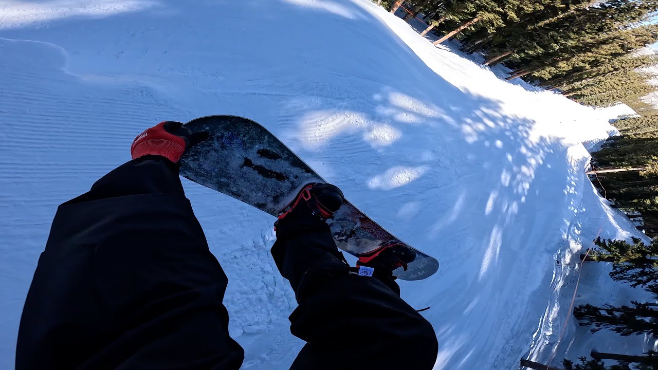 Pov ur a mid snowboarder