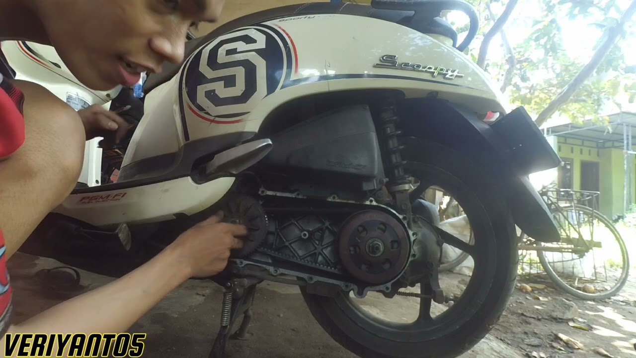 BONGKAR PASANG RUMAH ROLER MOTOR SCOOPY 2014 DENGAN MUDAH DI RUMAH 