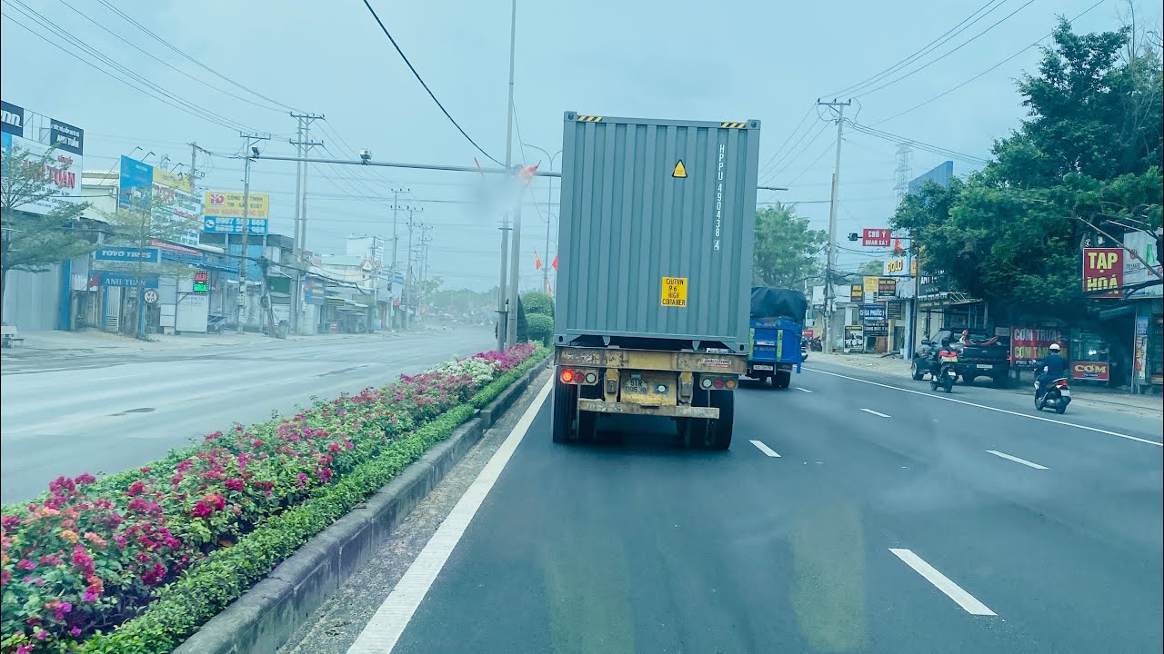 Cơn Mưa Bất Chợt Vất Vả Cho Lái Xe