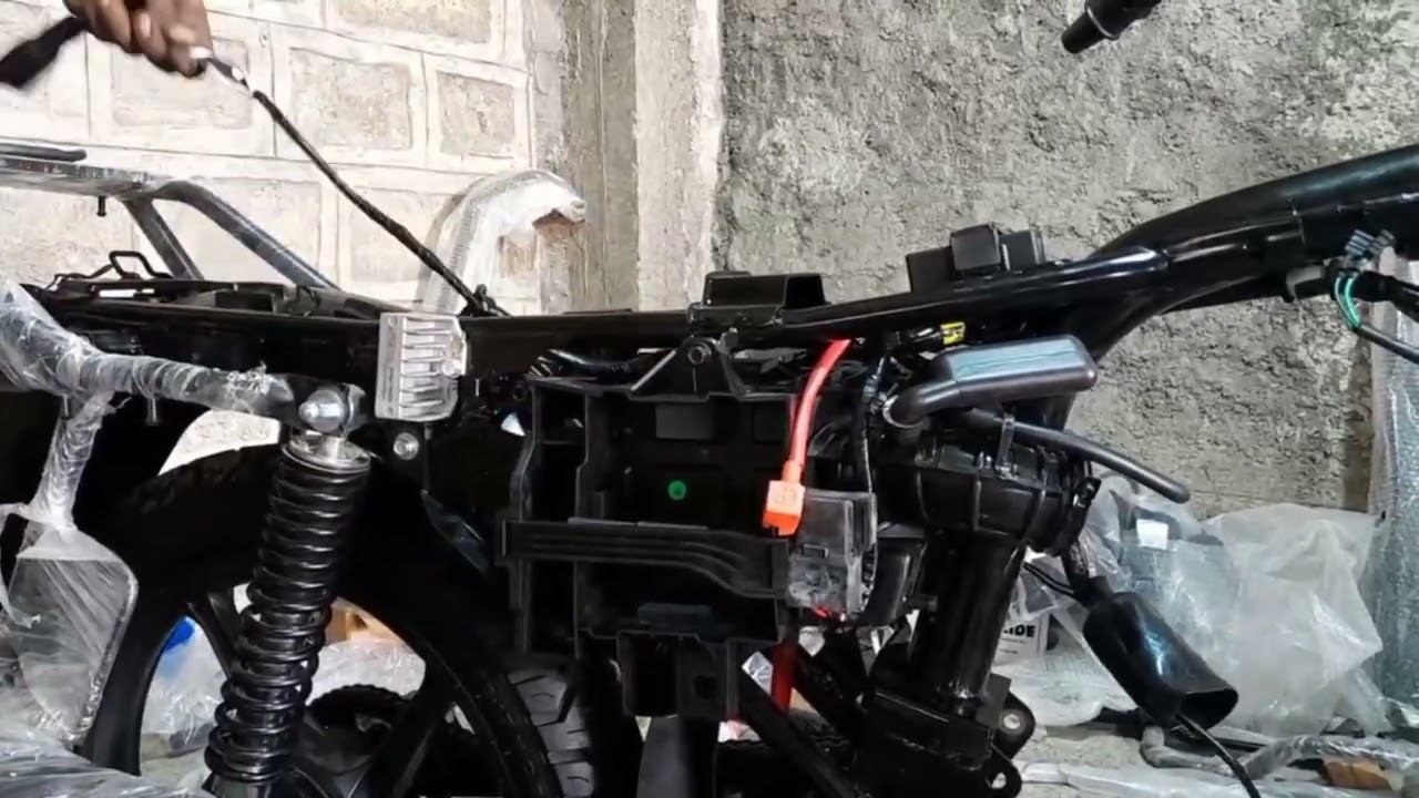 Hero moters hunter 150cc assembly un boxes