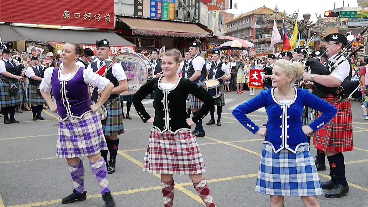 2014蘇格蘭風笛在臺中 - 大甲鎮瀾宮商圈踩街表演 (A story of Scotland - The Royal Burgh of Stirling Pipeband in Taichung)