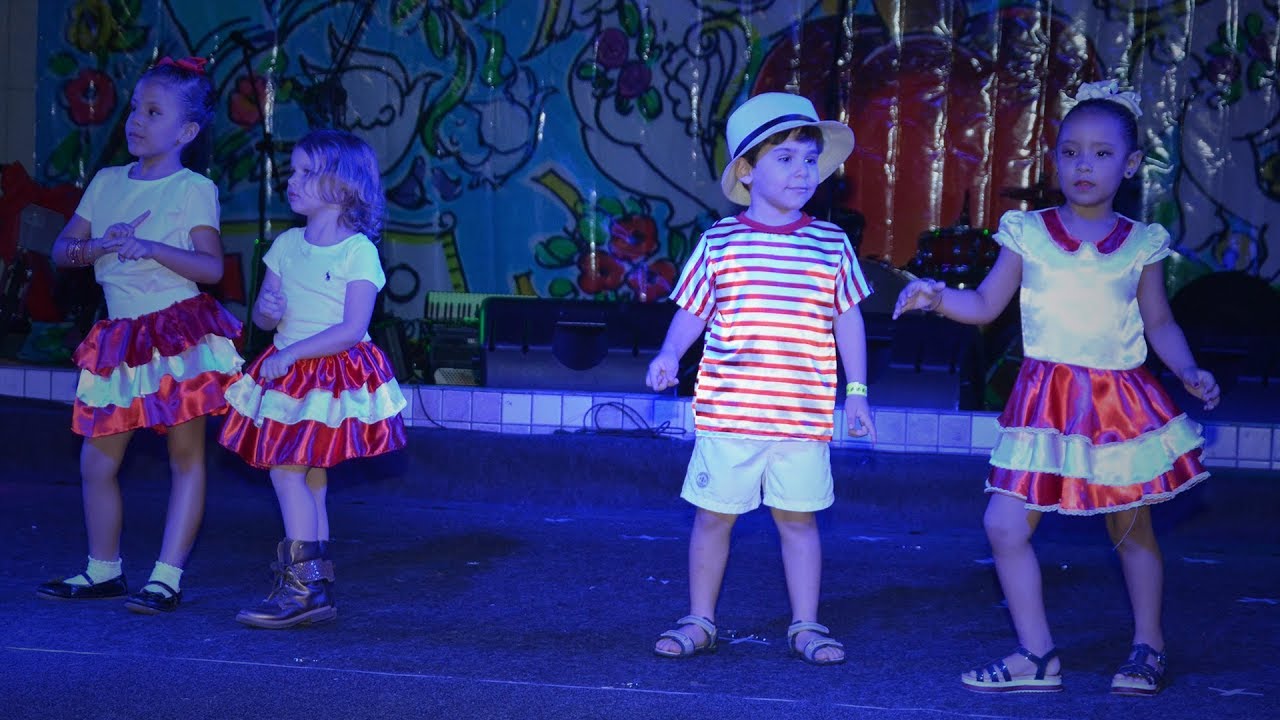 Apresentação dos alunos do Jardim I D