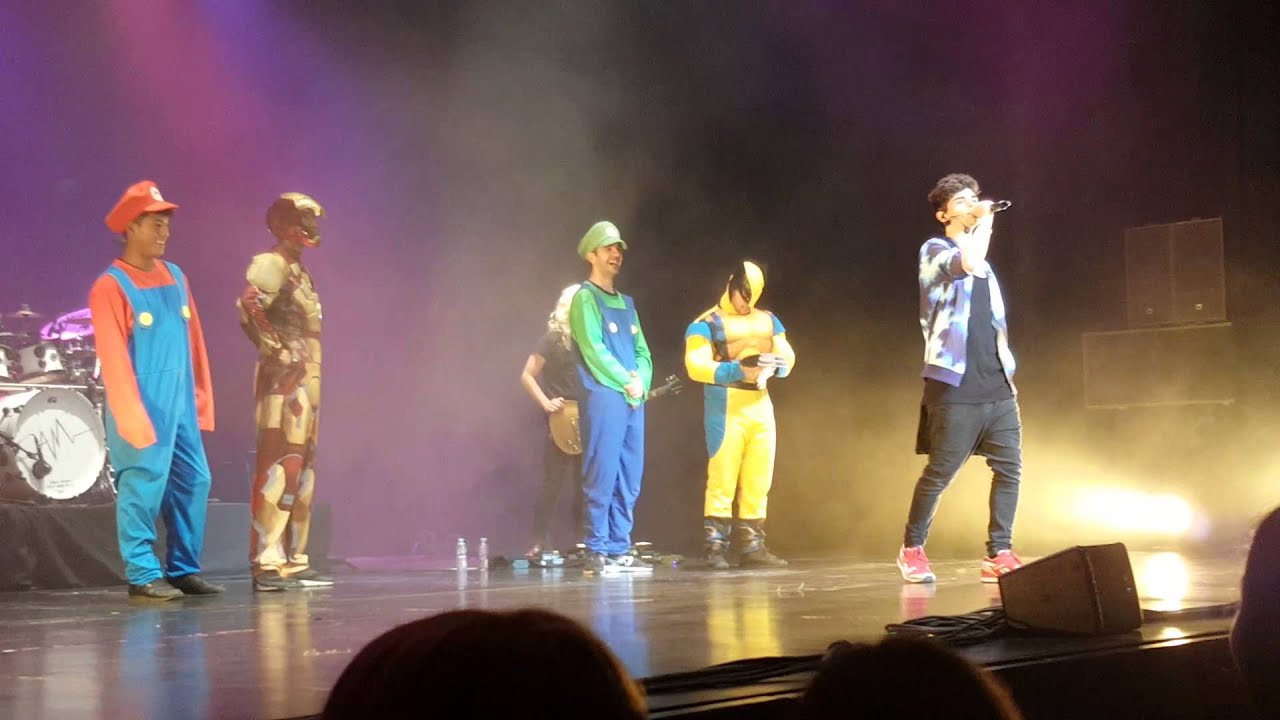 Old school y Girlfriend - Abraham Mateo (Tour Who I AM Lérida 26-09-2015)