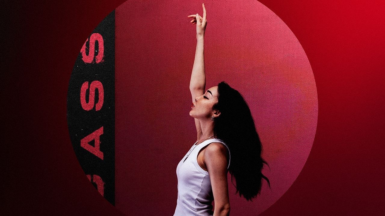 CASSI – UYAT EMES (lyric video)