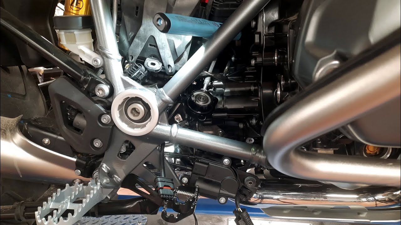 BMW R1200 R1250 Bleeding (liquid change) of the clutch hydraulic circuit.