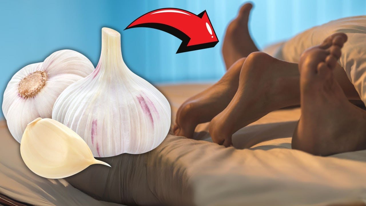 HOMENS E MULHERES ASSISTAM OS 10 EFEITOS SURPREENDENTES DO ALHO
