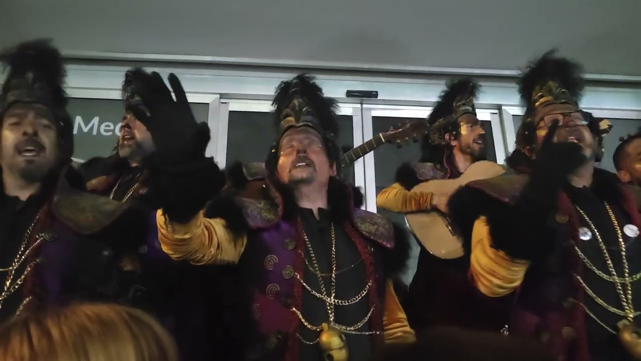 Presentación La oveja negra en la escalera de la facultad