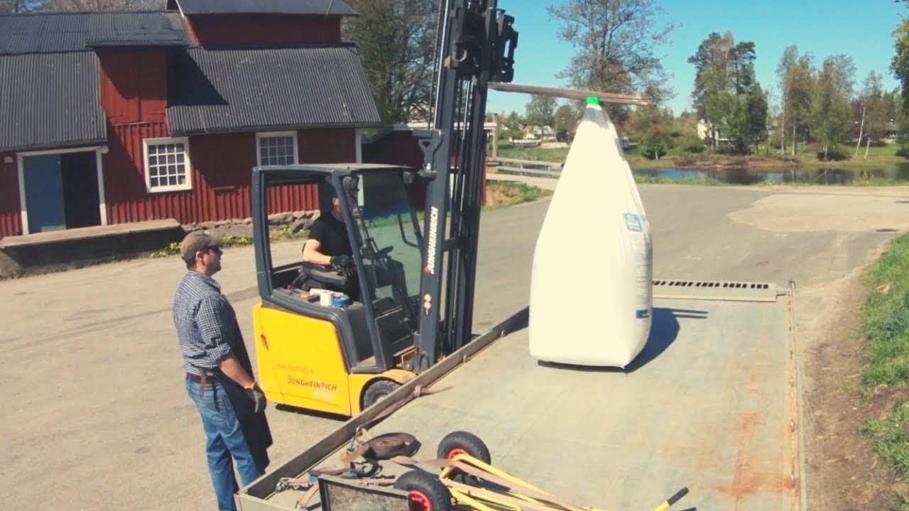Hämtar Konstgödsel på Ods kvarn
