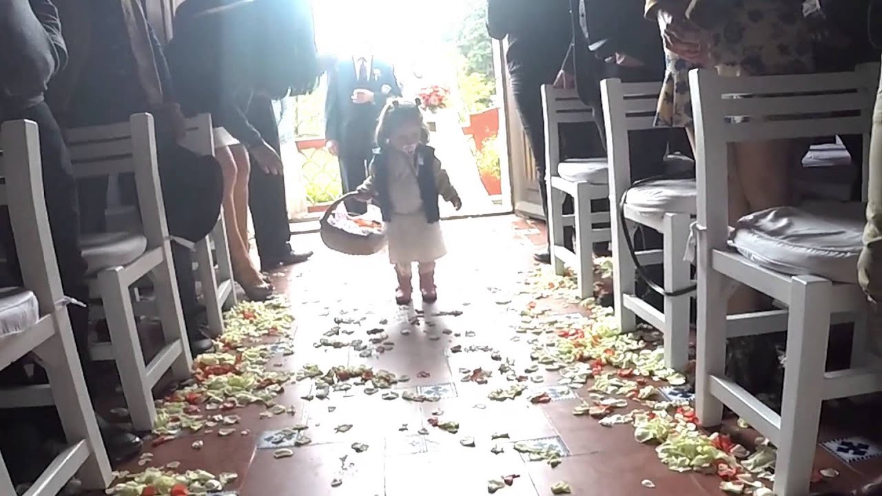 Bebe paje arroja flores boda en Hacienda Panoaya Amecameca Mexico. Video con Gopro 7 Black