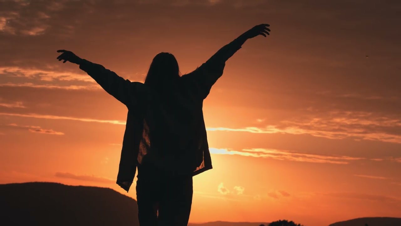 Júlia Karosi: Summer Is a Sigh (Official Music Video)
