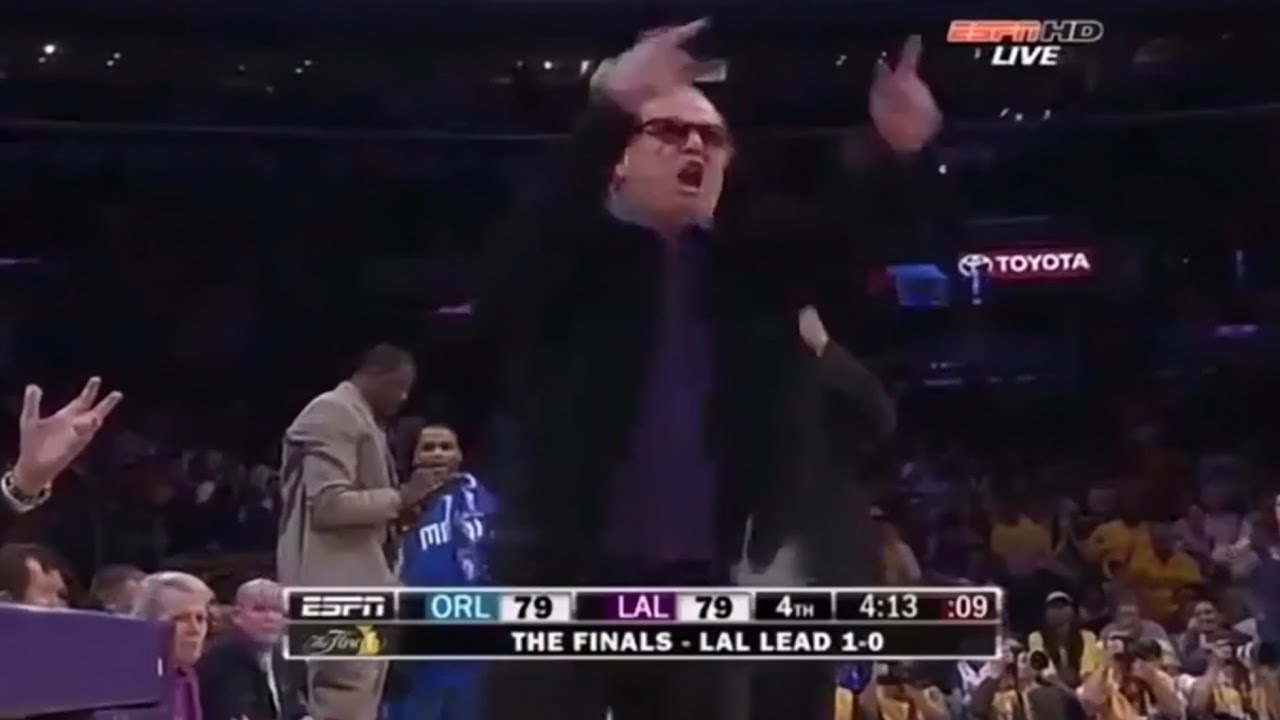 Jack Nicholson Doesn&rsquo;t Agree With Foul Call (2009 NBA Finals Game 2)