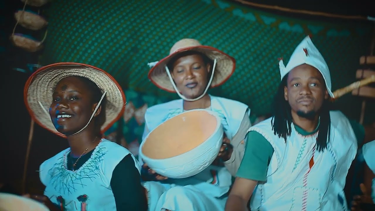 Team Mininka (Ajamo) video officiel 2025